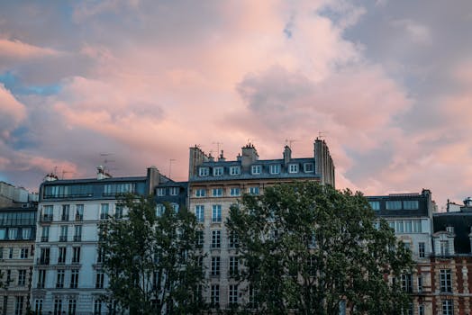 Float in Parisian Legends at Hôtel Le Royal Monceau