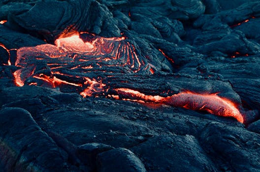 Hawaii Ocean Hotels With Lava Floors and Fire Benches