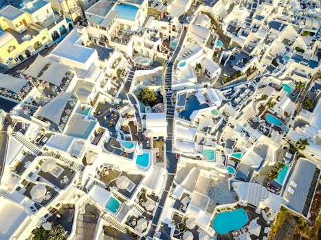 Santorini Cliff Hotels With Dome Ceilings and Infinity Pools